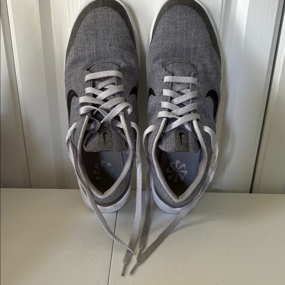NIKE VICTORY GOLF LITE NEUTRAL GRAY SPIKELESS GOLF SHOES SNEAKERS (as 12) - Picture 1 of 7